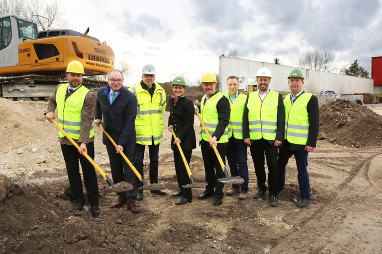 Spatenstich für neue Halle