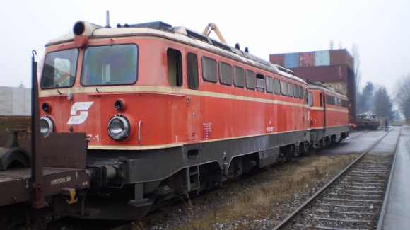 Ausgemusterte Bahngarnitur an unserem Gleisanschluss in Ybbs zur Demontage.